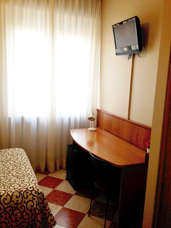 Hotel Daina Dalmine Chambre photo