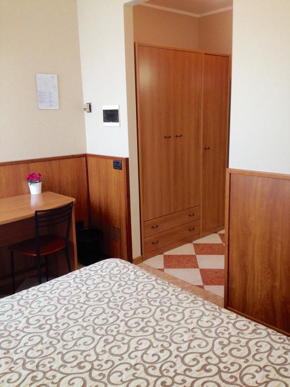 Hotel Daina Dalmine Chambre photo